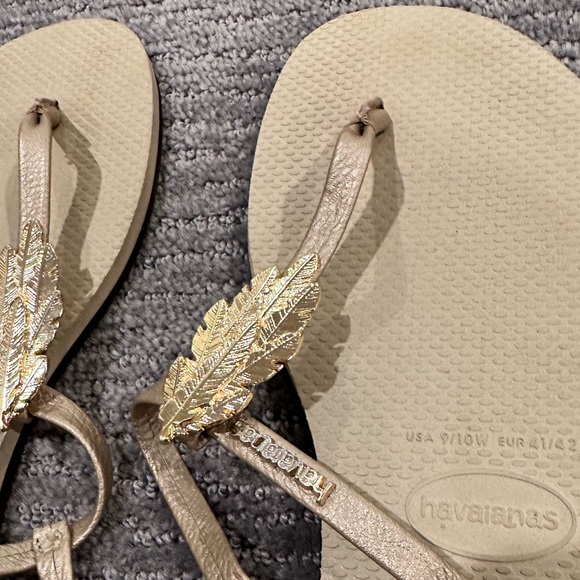 Havaianas You Riviera Gold Leaf Sandals - Picture 4 of 5